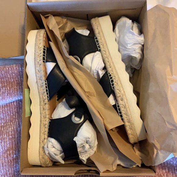 Frye Lula Bow Sandals - Picture 9 of 10